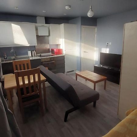 Modern Studio Maidstone - Redecorated Oct 2023 エクステリア 写真