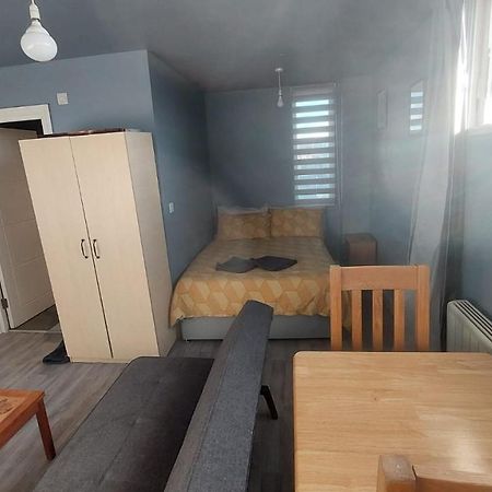 Modern Studio Maidstone - Redecorated Oct 2023 エクステリア 写真