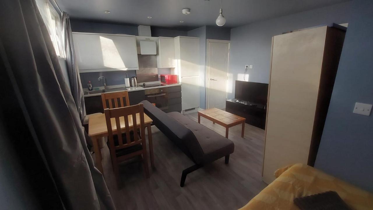 Modern Studio Maidstone - Redecorated Oct 2023 エクステリア 写真