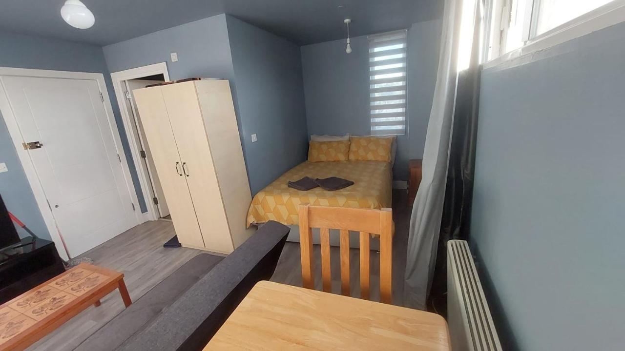 Modern Studio Maidstone - Redecorated Oct 2023 エクステリア 写真