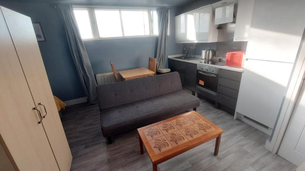 Modern Studio Maidstone - Redecorated Oct 2023 エクステリア 写真