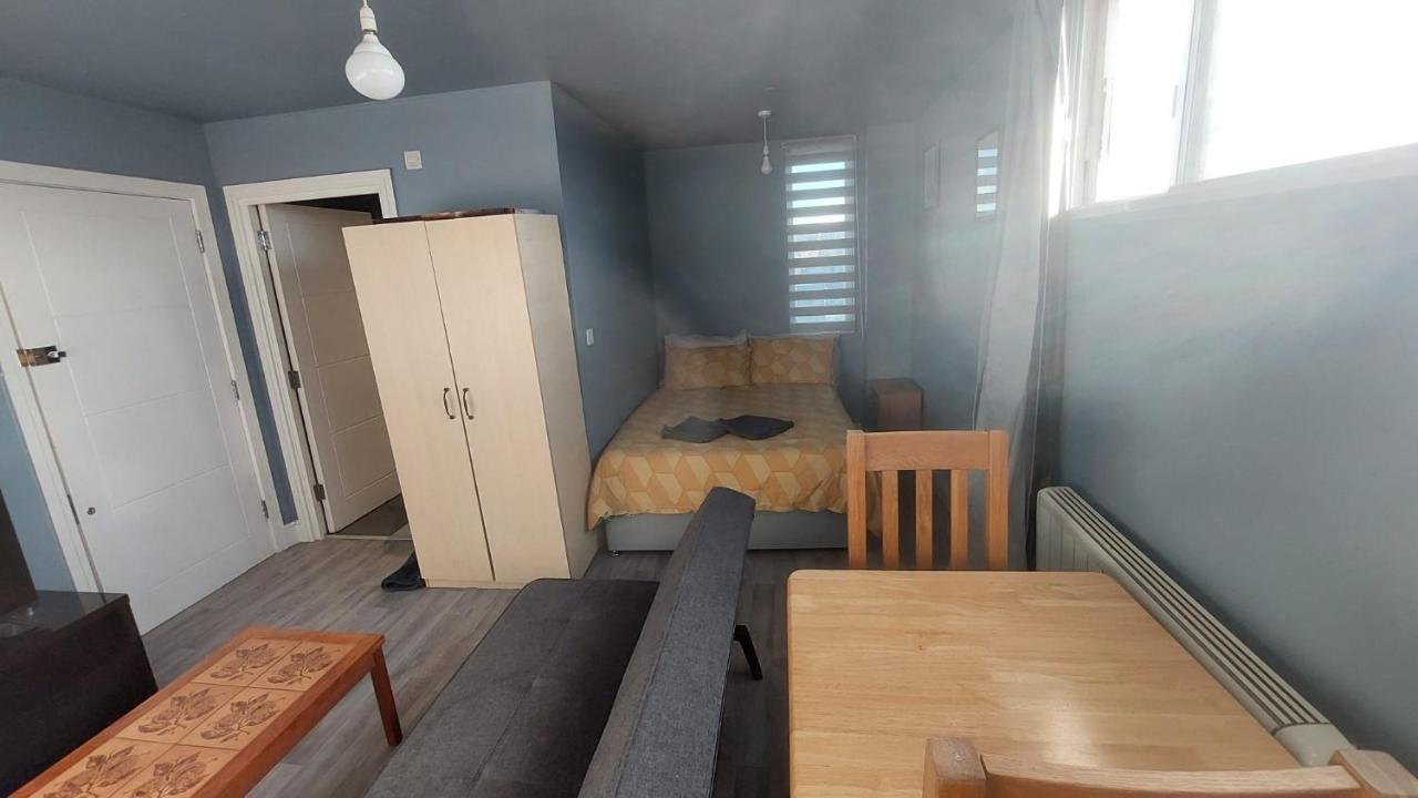 Modern Studio Maidstone - Redecorated Oct 2023 エクステリア 写真