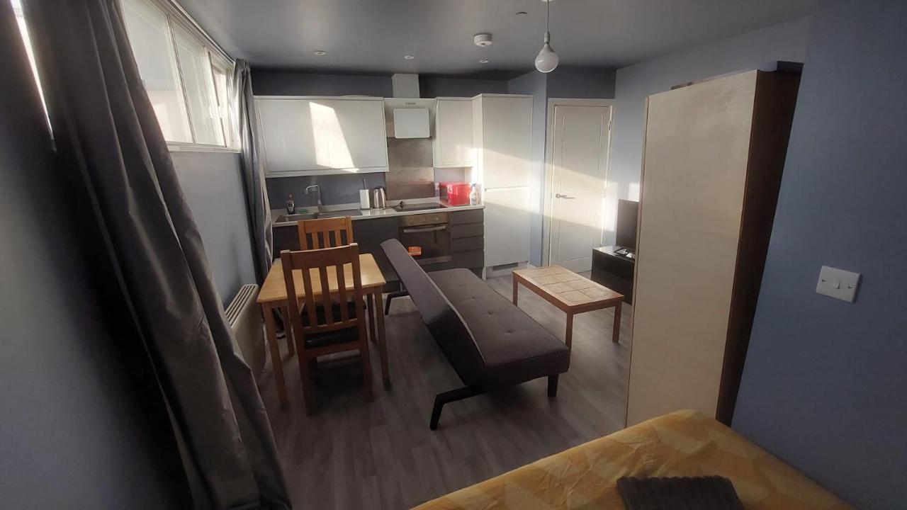 Modern Studio Maidstone - Redecorated Oct 2023 エクステリア 写真
