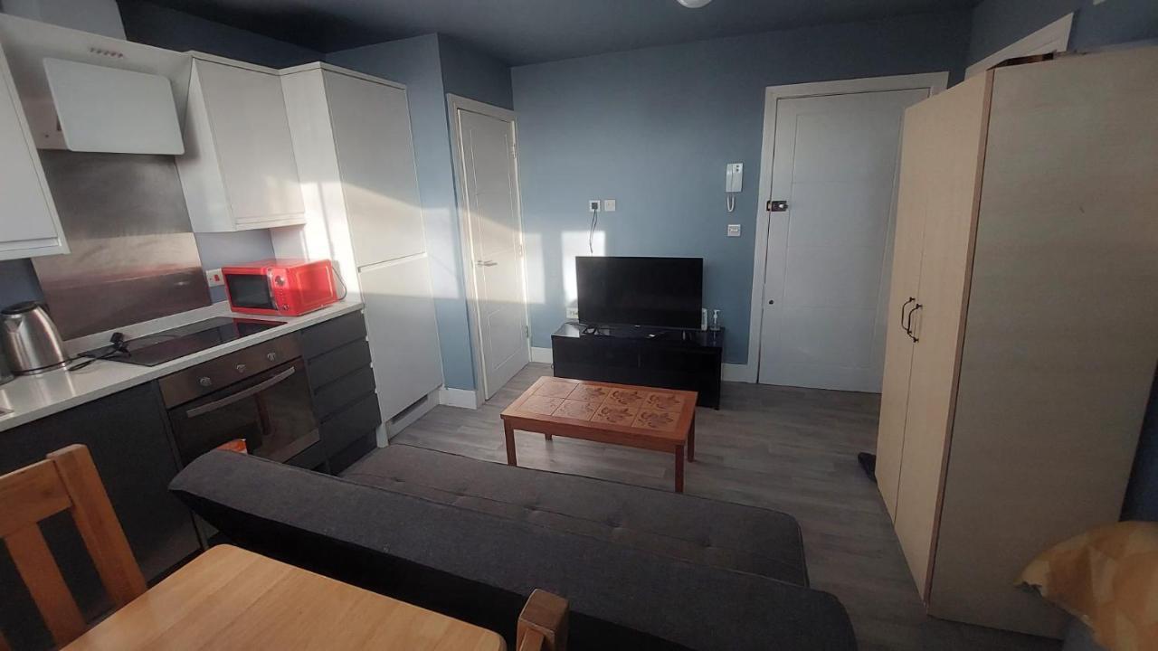 Modern Studio Maidstone - Redecorated Oct 2023 エクステリア 写真