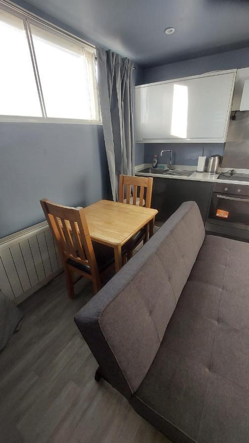 Modern Studio Maidstone - Redecorated Oct 2023 エクステリア 写真